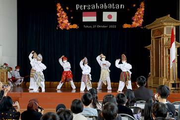 インドネシア学校の子どもたちが伝統武術を披露